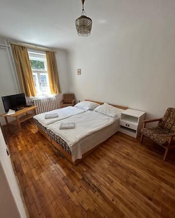 Corvin Panzio Bed & Breakfast Győr Exterior foto
