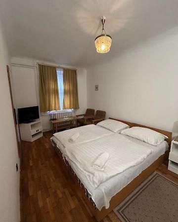 Corvin Panzio Bed & Breakfast Győr Exterior foto