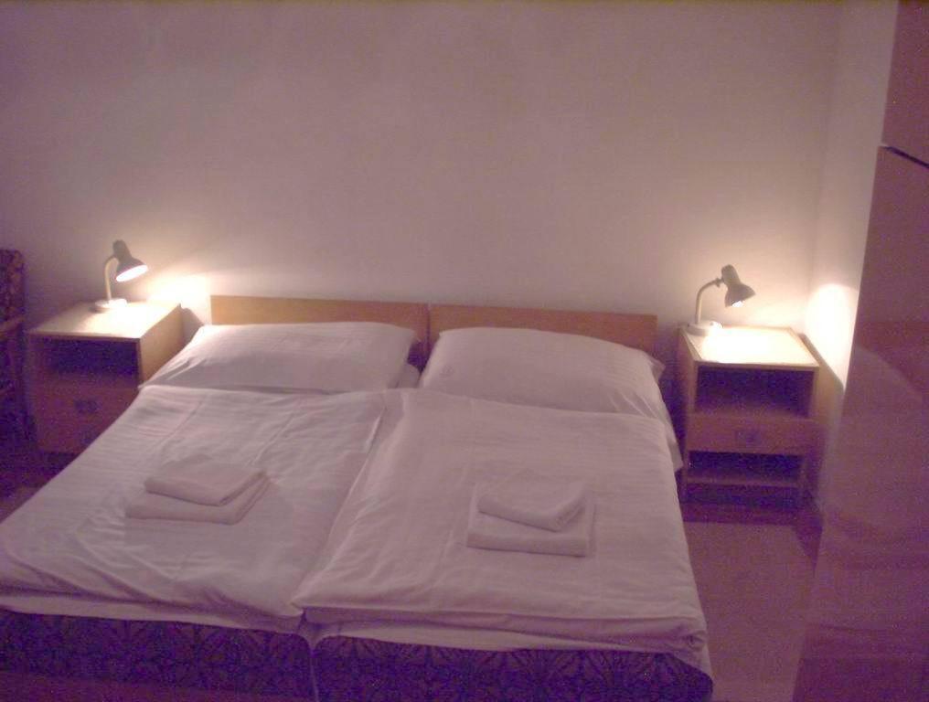 Corvin Panzio Bed & Breakfast Győr Exterior foto