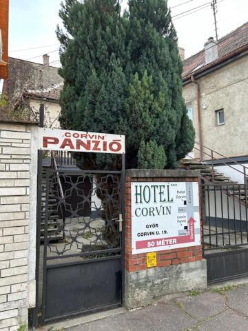 Corvin Panzio Bed & Breakfast Győr Exterior foto